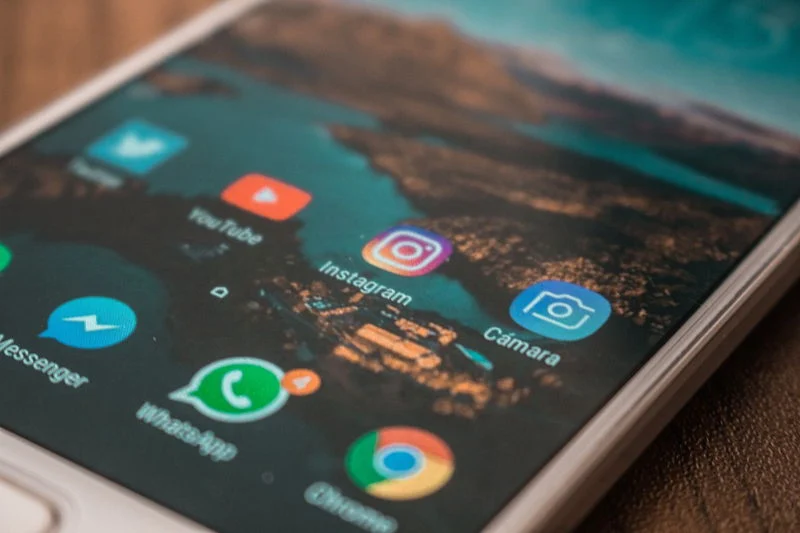 Cara Melihat Jumlah Kontak WhatsApp di iPhone dan Android